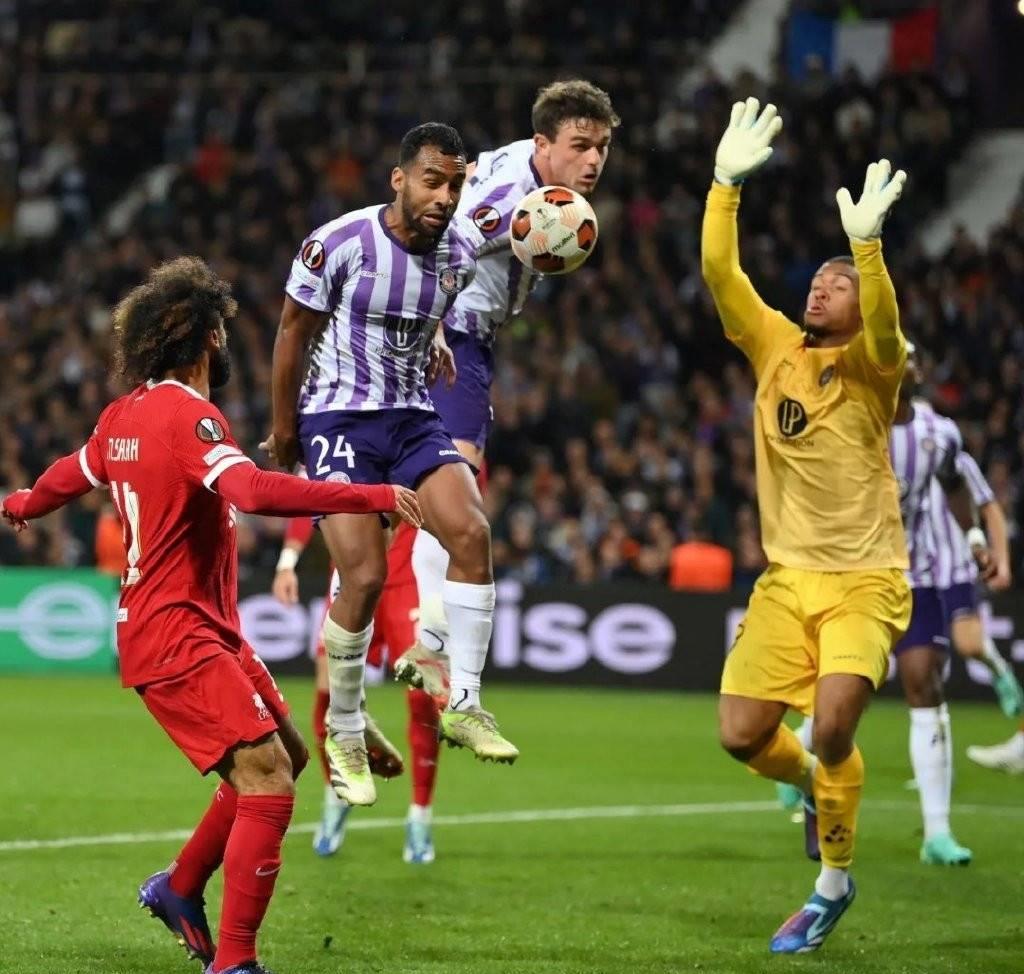 包含利物浦主场胜法国球队，晋级欧洲赛事下一轮的词条